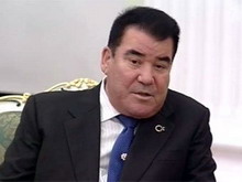 президент туркменистана сапармурат ниязов рассылает «рухнаму» в крупнейшие библиотеки